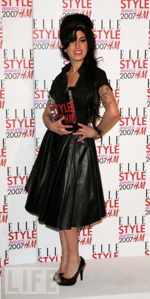 Amy Winehouse at the Elle Style Awards in 2007 when she was at her best.
Wearing a classic Silhouette with a twist. Black leather skirt and her iconic open collar shirt, she never looked better.
xoxo LLM