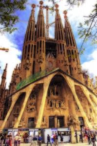 Antonio Gaudi: Organic Architecture