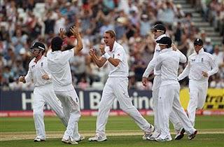 England demolish World No.1 India by 319 runs