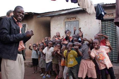 Hanging with the kids in Namuwongo slum. Uganda travel blog