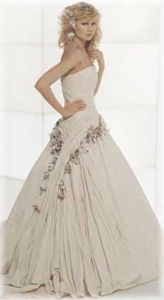 Wedding Dresses  Stuart on Ian Stuart Is Known For His Theatrical Dresses And This Honolulu Gown