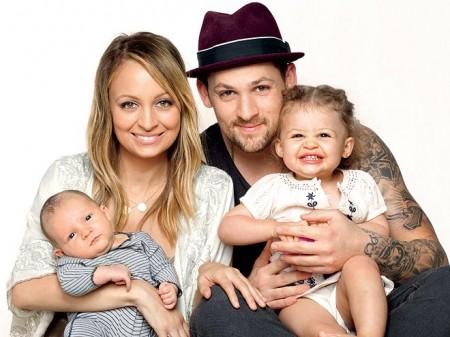 Wedding Dress  Knot on Nicole Richie And Joel Madden Tied The Knot   Wedding Roundup
