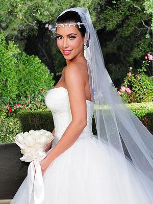 Veiled Wedding Dresses on Buy A Copy Of Kim Kardashian   S Wedding Dress     For  1 600