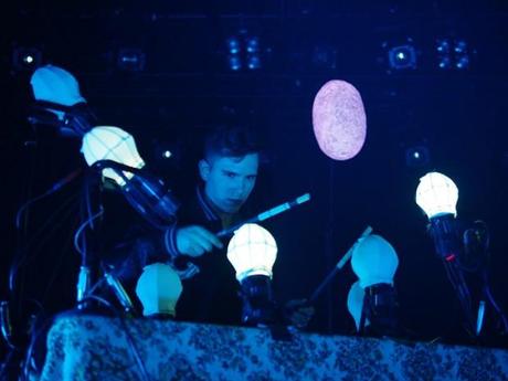 purity ring webster hall n01 620x465 PURITY RING PACKED WEBSTER HALL [PHOTOS]