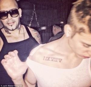 Justin Bieber gets his mother’s birthday tattooed on his chest in roman numerals