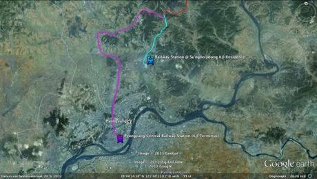 A view of the railway stations from which KJI would traveled from Pyongyang to the Hu'ich'o'n Power Station in December 2011, showing his main railway station in Ryongsong District, near the residential compound there, or the Pyongyang Central Railway Station VIP area which he also utilized (Photo: Google image; route drawn by M. Madden)