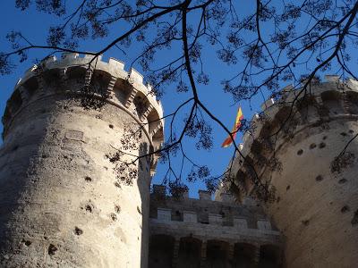 The Tower Tour: 'Quedarse a la luna de Valencia'