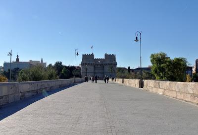 The Tower Tour: 'Quedarse a la luna de Valencia'