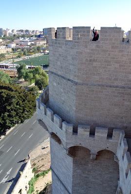 The Tower Tour: 'Quedarse a la luna de Valencia'