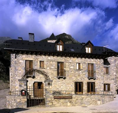 Pueblos con Encanto: Valle de Tena and Towns in the Spanish Pyrenees