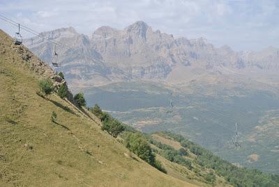 Pueblos con Encanto: Valle de Tena and Towns in the Spanish Pyrenees