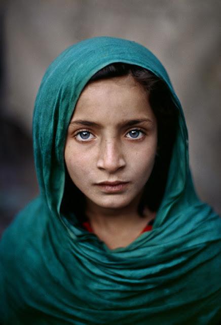 steve mccurry.  portrait of an afghan girl