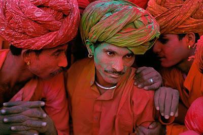 steve mccurry.  portrait of an afghan girl