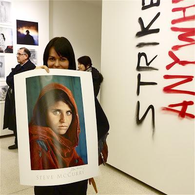 steve mccurry.  portrait of an afghan girl