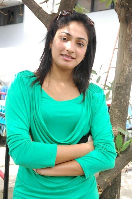 Hari Priya - Photoshoot Sexy Pics in Green