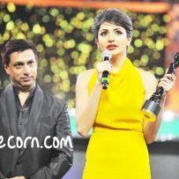 thumbs filmfare best actor supporting role anushka sharma jab tak hai jaan 58th Idea FilmFare Awards 2013 Celebs Gallery