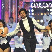 thumbs shah rukh khan 58th idea filmfare awards 2013 photos pics 58th Idea FilmFare Awards 2013 Celebs Gallery