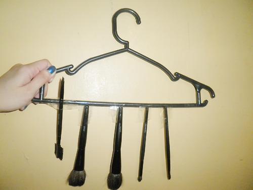 How to dry your make-up brushes.