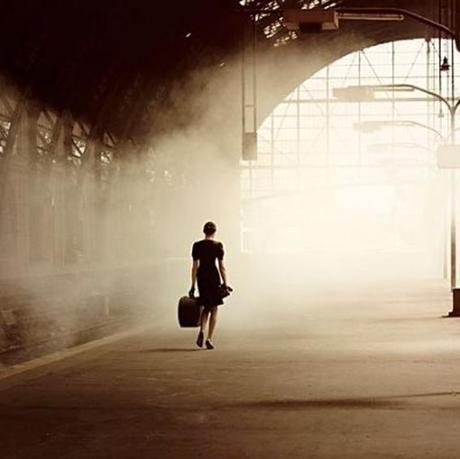 ilovegreeninsp_girl_alone_in_the_station