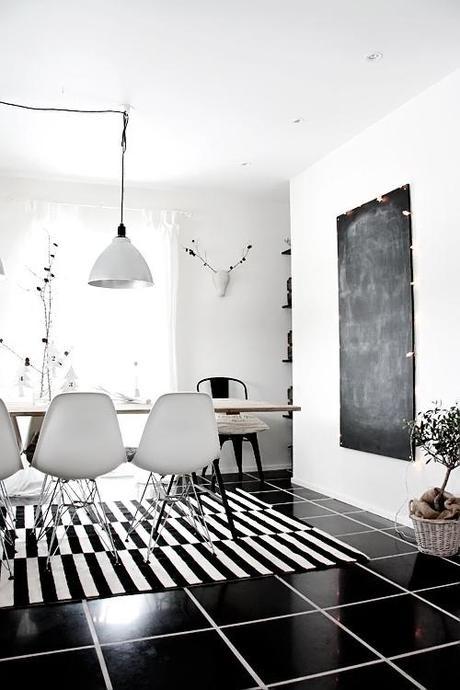 BLACK+WHITE DINING Breakfast Nook