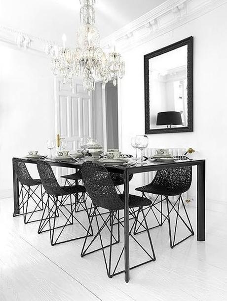 BLACK+WHITE DINING Breakfast Nook