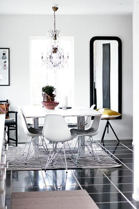 BLACK+WHITE DINING Breakfast Nook