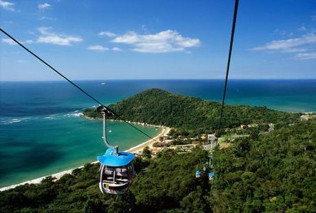 Teleférico no Parque Unipraias. Balneário Camboriú, Santa Catarina, Brasil.