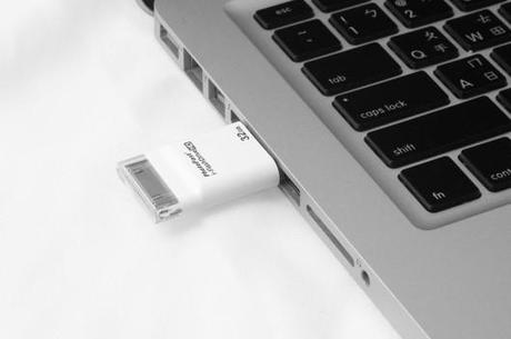Photofast i-FlashDrive HD's USB Connection