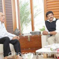thumbs chiru meets ramanaidu 8 Chiru Greets Padma Bhushan Ramanaidu   Photos