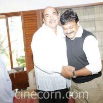 thumbs chiru meets ramanaidu 17 Chiru Greets Padma Bhushan Ramanaidu   Photos