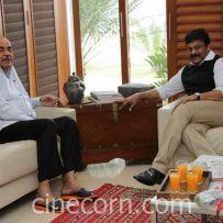 thumbs chiru meets ramanaidu 12 Chiru Greets Padma Bhushan Ramanaidu   Photos
