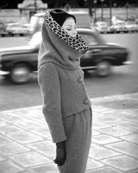 
Daily Mail, 1962Anne Larsen by John FrenchWool tweed suit by Nina Ricci 
