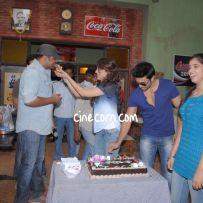 thumbs sruthi haasan birthday celebrations yevadu 1 Sruthi Haasan Celebrates Birthday On Yevadu Sets   Photos