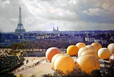 Gorgeous (and rare) color photographs of Paris in the early 1900s.