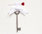 Key boutonniere, Groomsmen, Wedding - Key to my Heart - Valentine's Day - whichgoose Key boutonniere, Groomsmen, Wedding - Key to my Heart - Valentine's Day - whichgoose