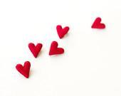 Valentine gifts for friends / Set of 5 red hearts / Plush brooches / Love gift for her - Sweetkeetle Valentine gifts for friends / Set of 5 red hearts / Plush brooches / Love gift for her - Sweetkeetle