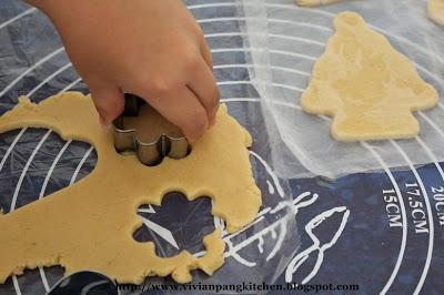 Gingerbread Cookies with Egg-free Royal Icing