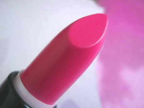 Sleek true colour lipstick in Loved Up Sleek true colour lipstick in Loved Up