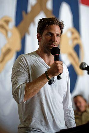 English: Actor Bradley Cooper addresses the cr...