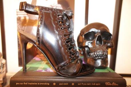 Burberry.shoes.brogue.detail