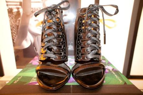 Burberry.shoes.brogue.detail