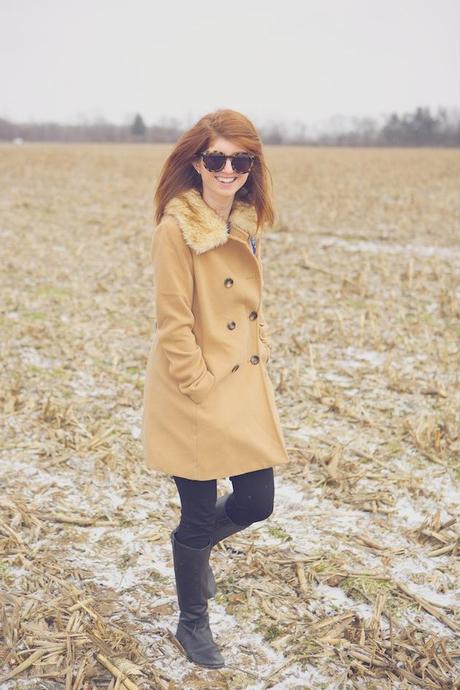 outfit: faux fur collar peacoat