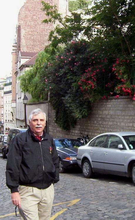 Bob on a street in Montmartre - Paris