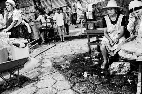 Flemming-Bo-Jensen-Bolivia-Santa-Cruz-street-women