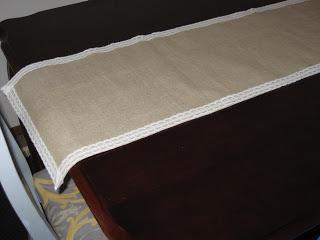 Burlap and lace table runner Tutorial