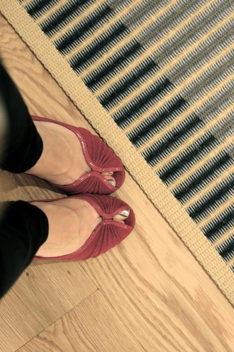 NookAndSea-Design-Within-Reach-DWR-Store-Grand-Opening-Costa-Mesa-California-South-Coast-Collection-Shopping-Plaza-SOCO-Party-Red-Steve-Madden-Shoes-Heels-Peep-Toe-Rug-Striped-Wood-Floors