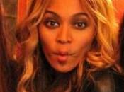 Beyonce Puckers With Destiny’s Child