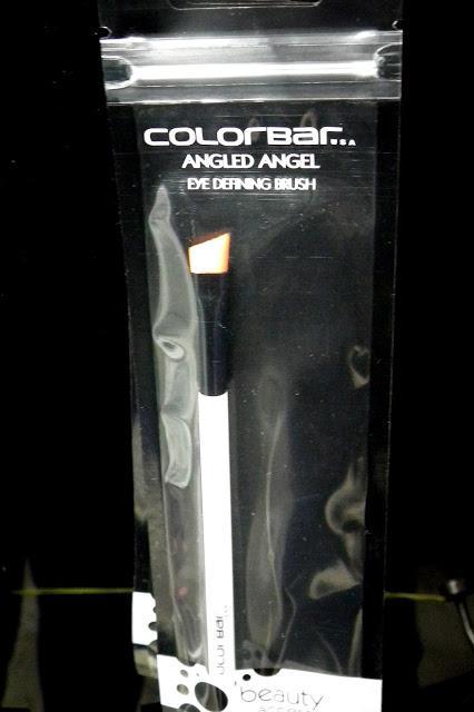 New Launch | Colorbar Makeup Brushes in White and Pink (Product Images and Prices)