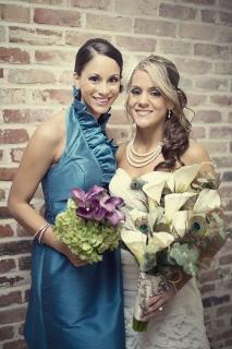 maid of honor in peacock blue dress