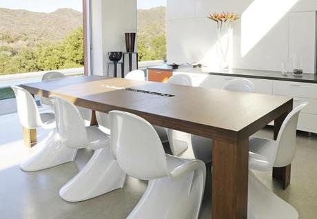 Plyned dining table by Viesso